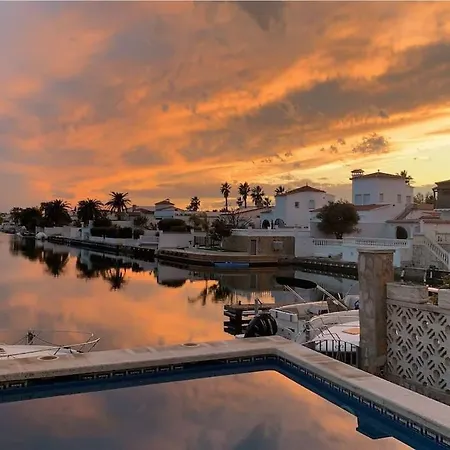 Casa Serenity Au Canal Avec Piscine Et Amarre Villa *